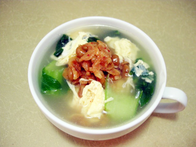 キムチそぼろ納豆の中華風たまごスープ